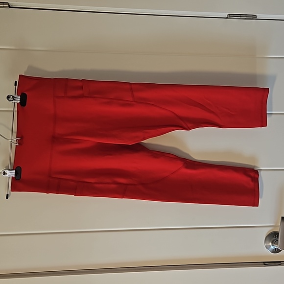 Zyia Light 'n Tight Pocket High-Rise Capris 20" (6-8) - Picture 5 of 9